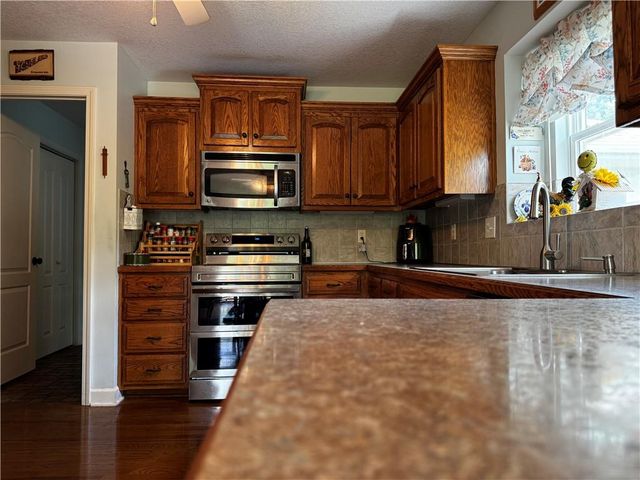 714 Ridge Crest Drive, Raymore, MO 64083