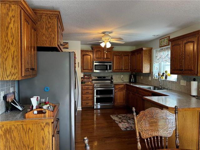 714 Ridge Crest Drive, Raymore, MO 64083