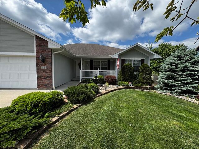 714 Ridge Crest Drive, Raymore, MO 64083
