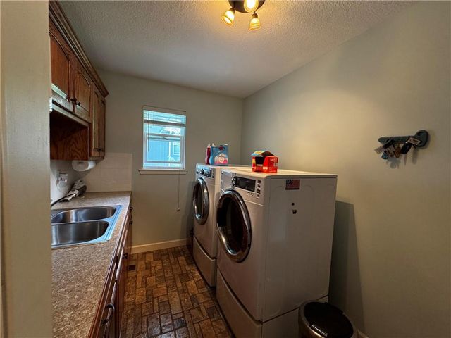 714 Ridge Crest Drive, Raymore, MO 64083