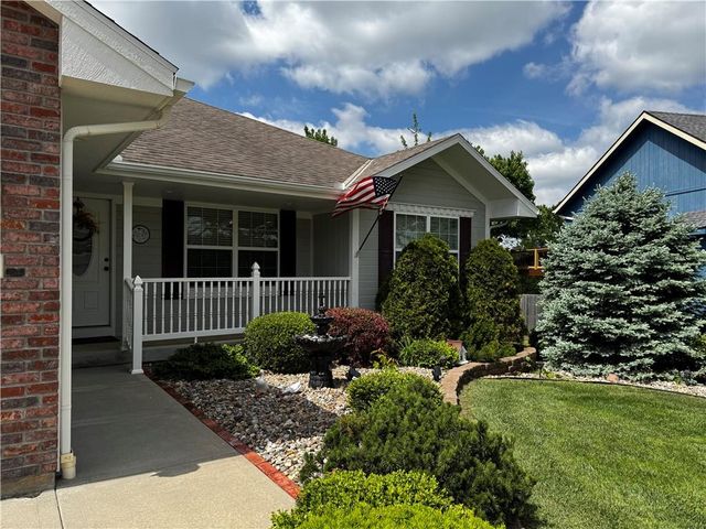 714 Ridge Crest Drive, Raymore, MO 64083