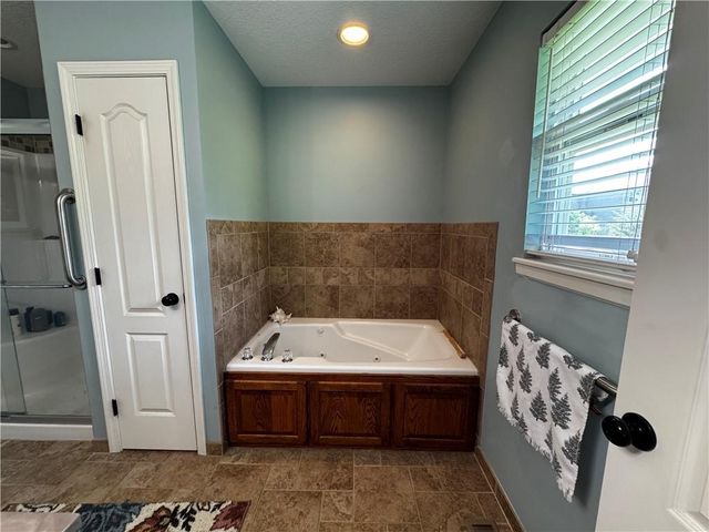 714 Ridge Crest Drive, Raymore, MO 64083