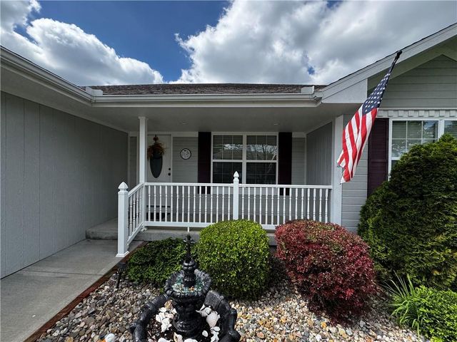 714 Ridge Crest Drive, Raymore, MO 64083
