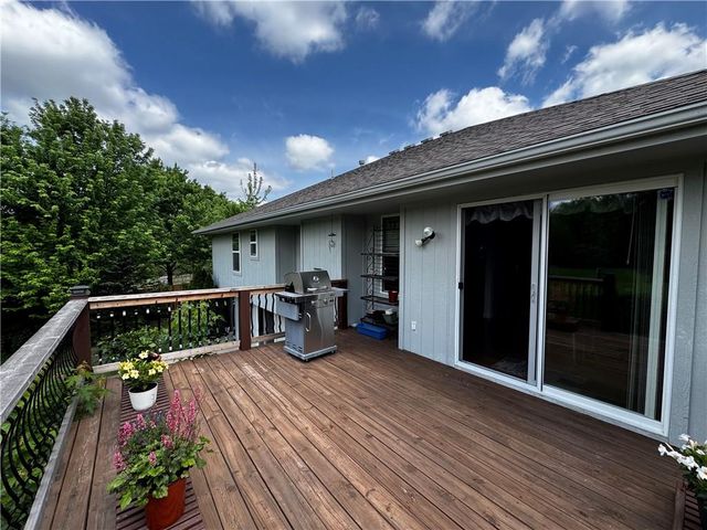 714 Ridge Crest Drive, Raymore, MO 64083