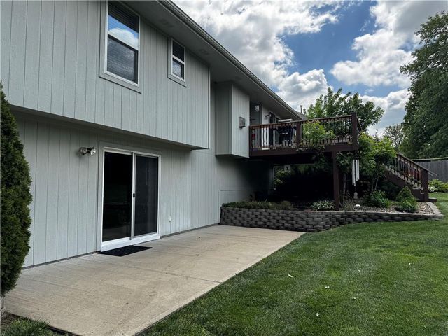 714 Ridge Crest Drive, Raymore, MO 64083