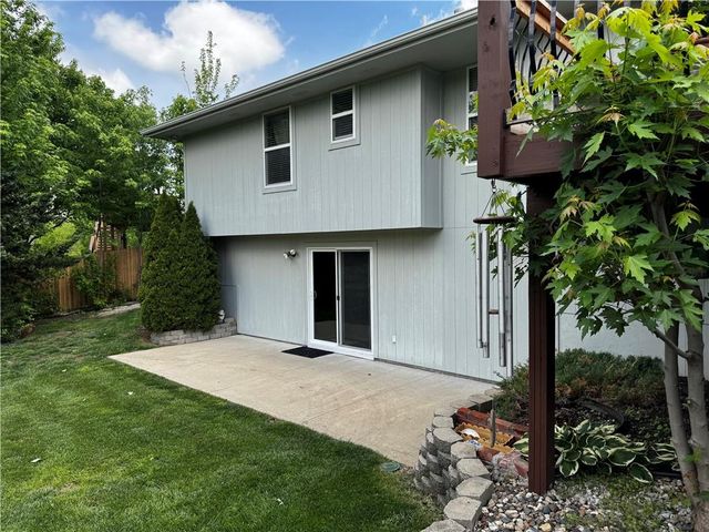 714 Ridge Crest Drive, Raymore, MO 64083