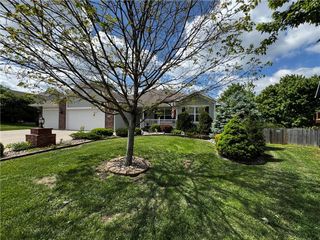 714 Ridge Crest Drive, Raymore, MO 64083