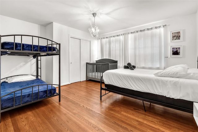 5604 Flack, Houston, TX 77081