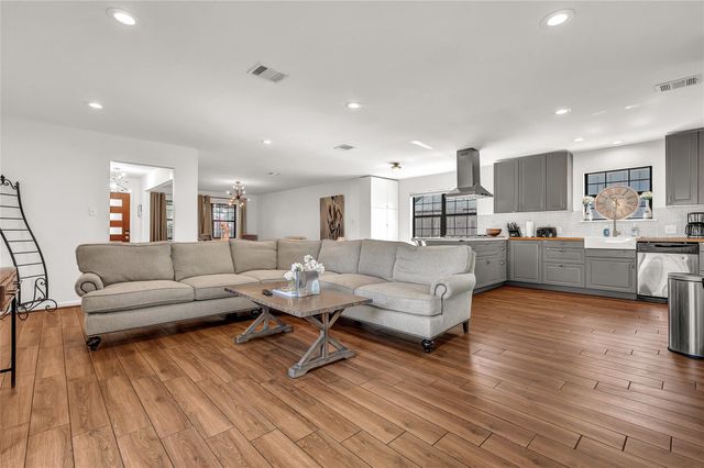 5604 Flack, Houston, TX 77081