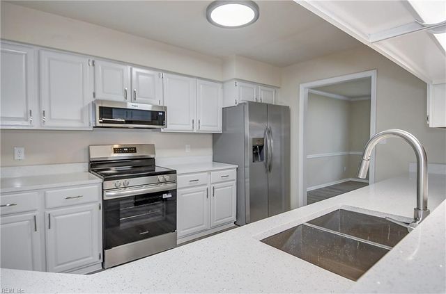 1300 Danielle CT, Chesapeake, VA 23320