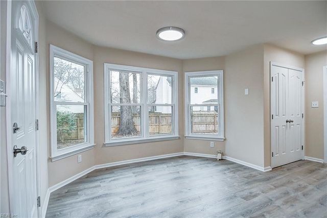 1300 Danielle CT, Chesapeake, VA 23320