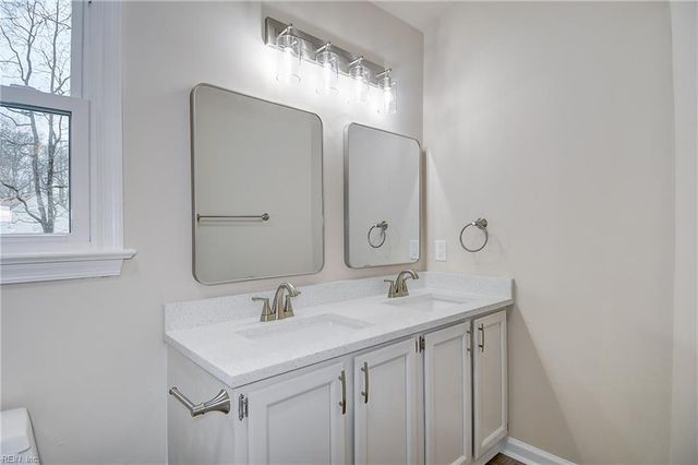 1300 Danielle CT, Chesapeake, VA 23320