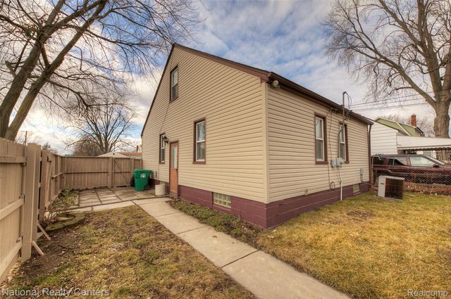 5808 Gilman Street, Garden City, MI 48135