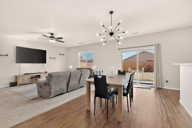 10040 Farinosa Avenue SW, Albuquerque, NM 87121