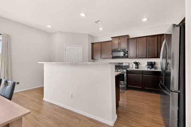 10040 Farinosa Avenue SW, Albuquerque, NM 87121