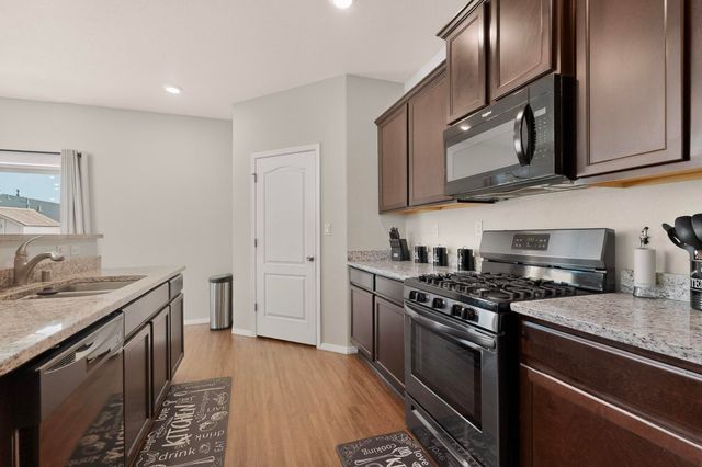 10040 Farinosa Avenue SW, Albuquerque, NM 87121