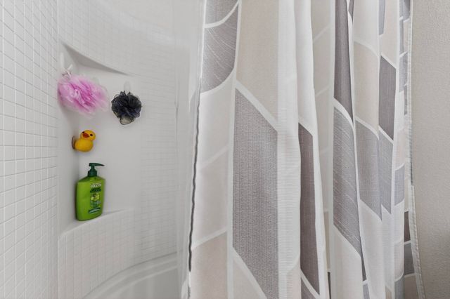 10040 Farinosa Avenue SW, Albuquerque, NM 87121