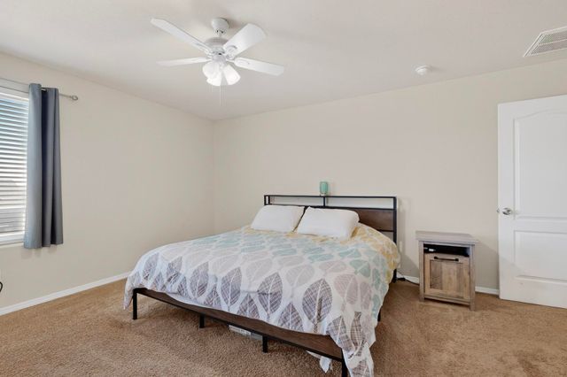 10040 Farinosa Avenue SW, Albuquerque, NM 87121