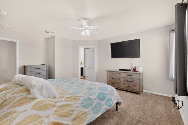 10040 Farinosa Avenue SW, Albuquerque, NM 87121