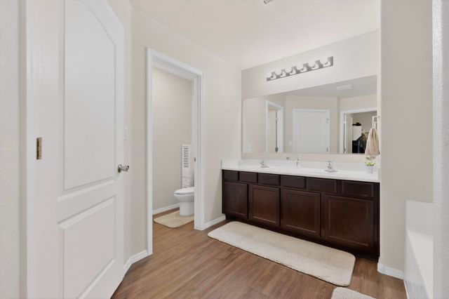 10040 Farinosa Avenue SW, Albuquerque, NM 87121