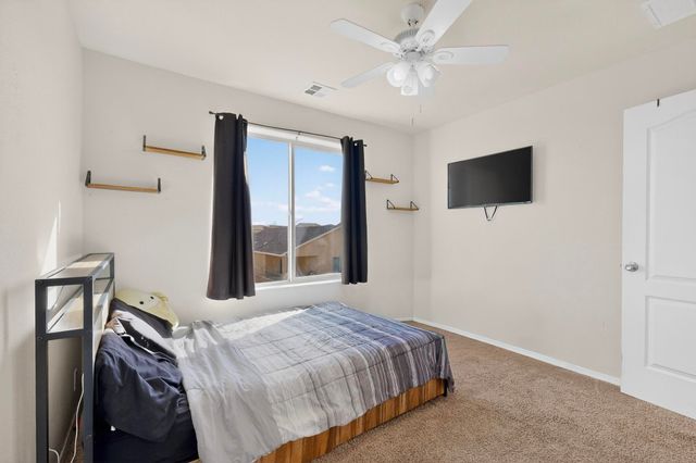 10040 Farinosa Avenue SW, Albuquerque, NM 87121