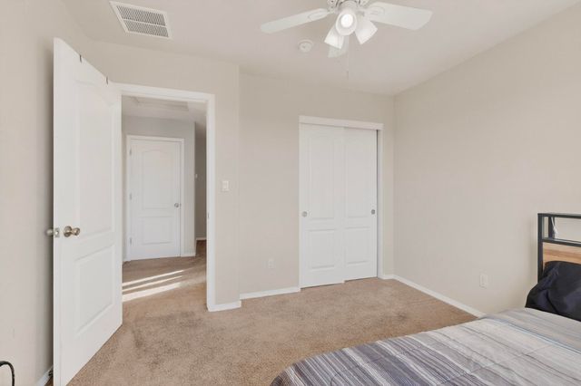 10040 Farinosa Avenue SW, Albuquerque, NM 87121