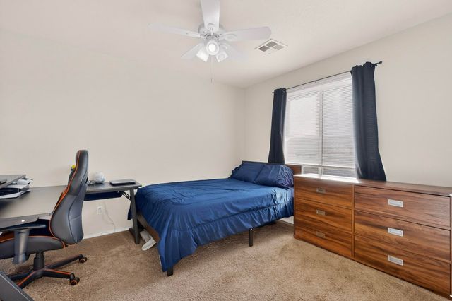 10040 Farinosa Avenue SW, Albuquerque, NM 87121