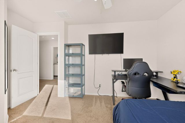 10040 Farinosa Avenue SW, Albuquerque, NM 87121