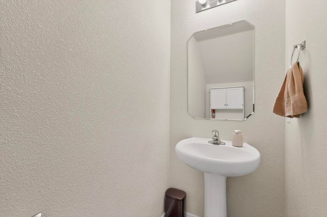 10040 Farinosa Avenue SW, Albuquerque, NM 87121