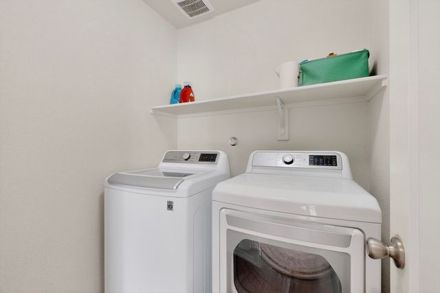 10040 Farinosa Avenue SW, Albuquerque, NM 87121