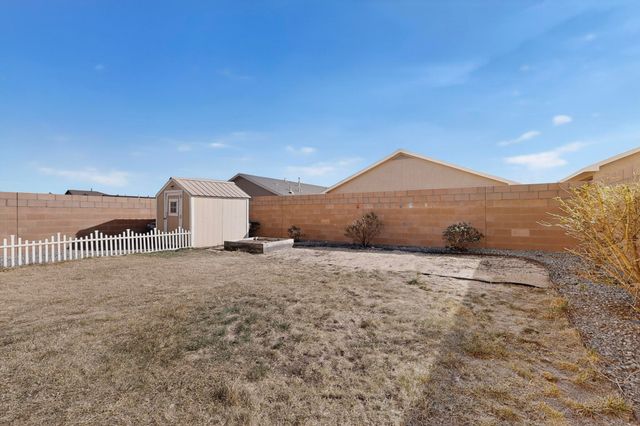 10040 Farinosa Avenue SW, Albuquerque, NM 87121