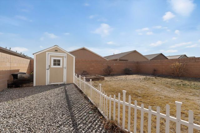 10040 Farinosa Avenue SW, Albuquerque, NM 87121