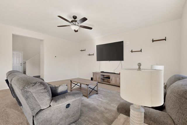 10040 Farinosa Avenue SW, Albuquerque, NM 87121