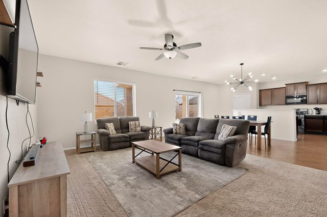 10040 Farinosa Avenue SW, Albuquerque, NM 87121