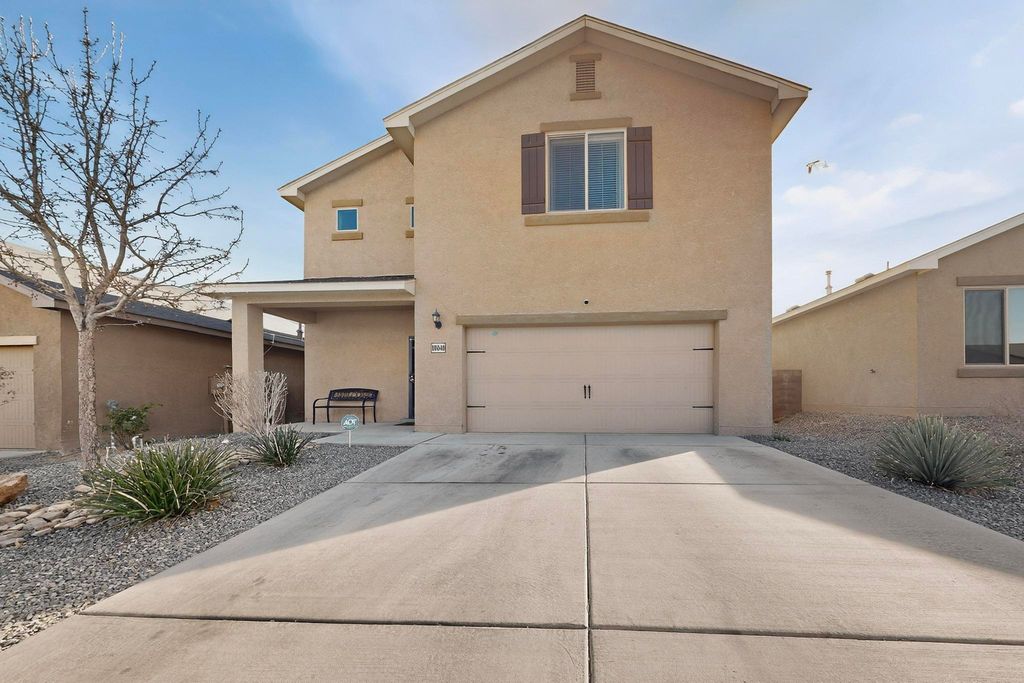 Image 2 of property listing at 10040 Farinosa Avenue SW, Albuquerque, NM 87121