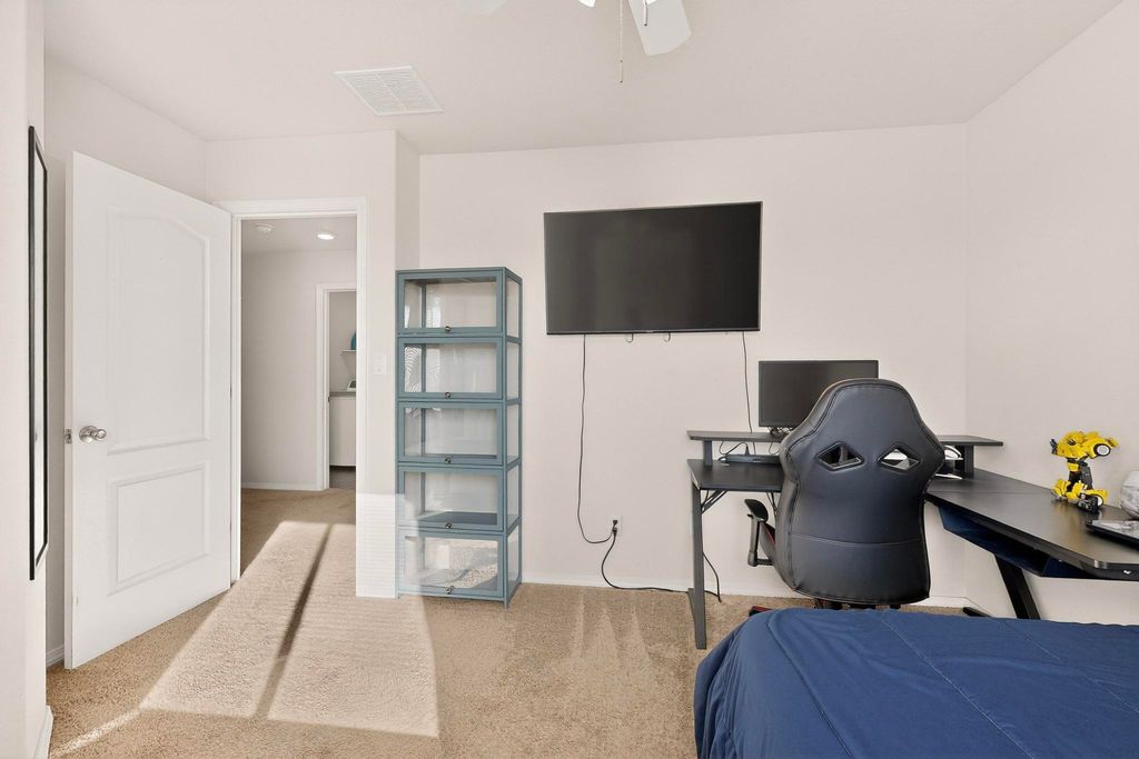 Image 30 of property listing at 10040 Farinosa Avenue SW, Albuquerque, NM 87121