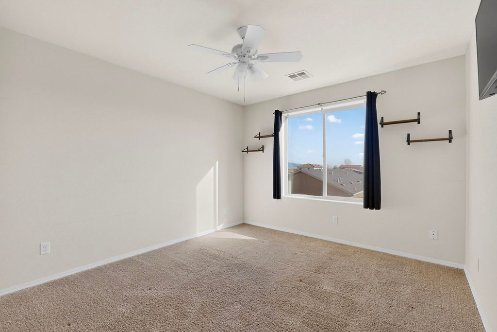 Image 31 of property listing at 10040 Farinosa Avenue SW, Albuquerque, NM 87121