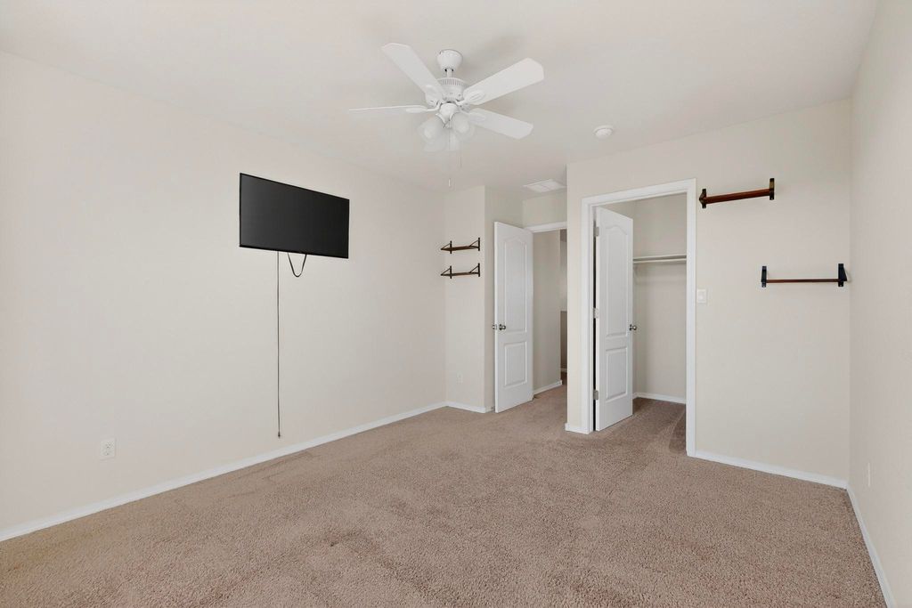 Image 33 of property listing at 10040 Farinosa Avenue SW, Albuquerque, NM 87121