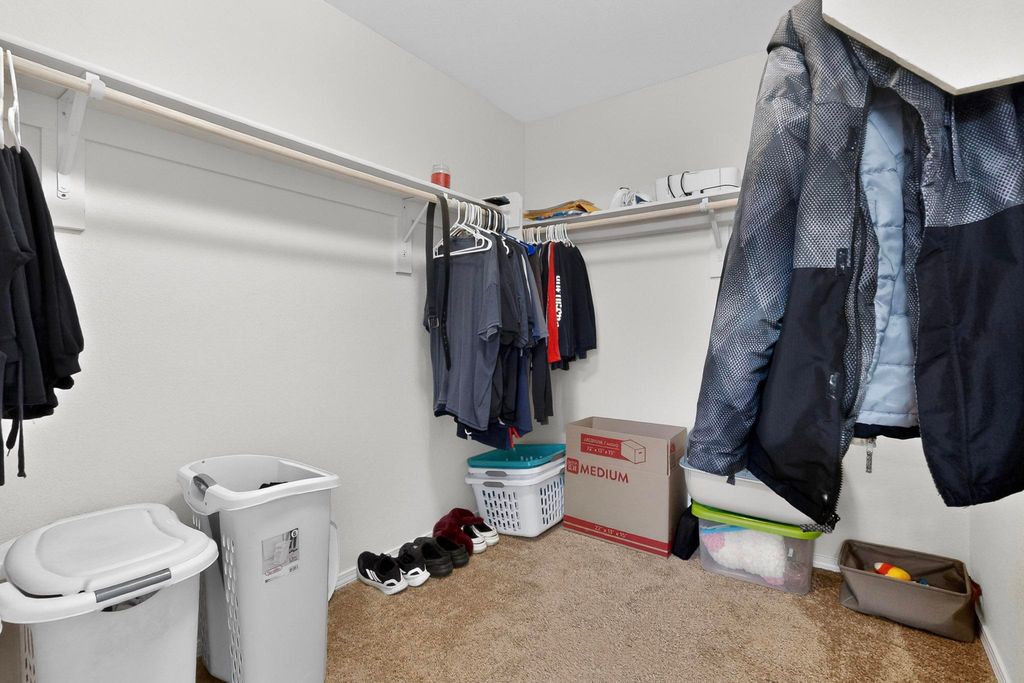 Image 35 of property listing at 10040 Farinosa Avenue SW, Albuquerque, NM 87121