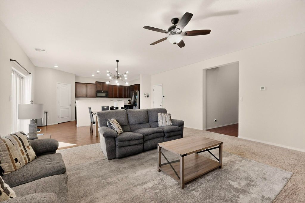 Image 9 of property listing at 10040 Farinosa Avenue SW, Albuquerque, NM 87121