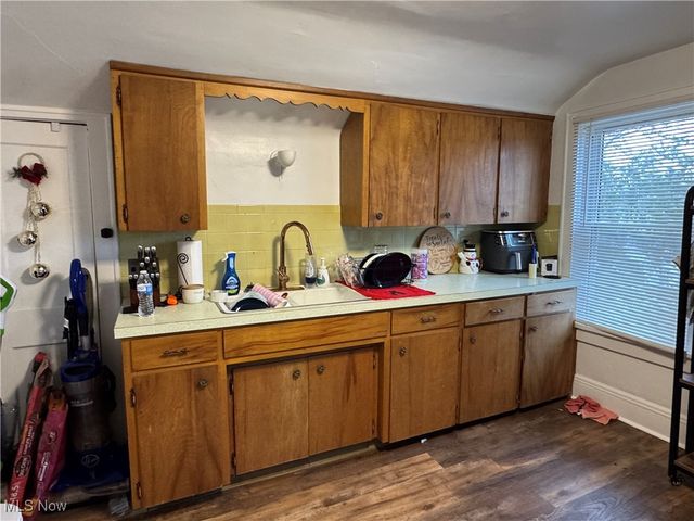 2468 11th Street, Cuyahoga Falls, OH 44221