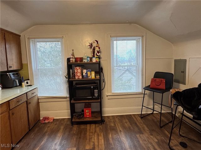 2468 11th Street, Cuyahoga Falls, OH 44221