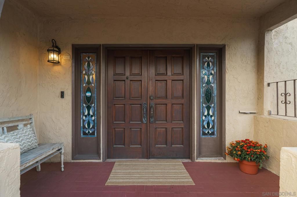 Image 2 of property listing at 3124 Laurel St, San Diego, CA 92104