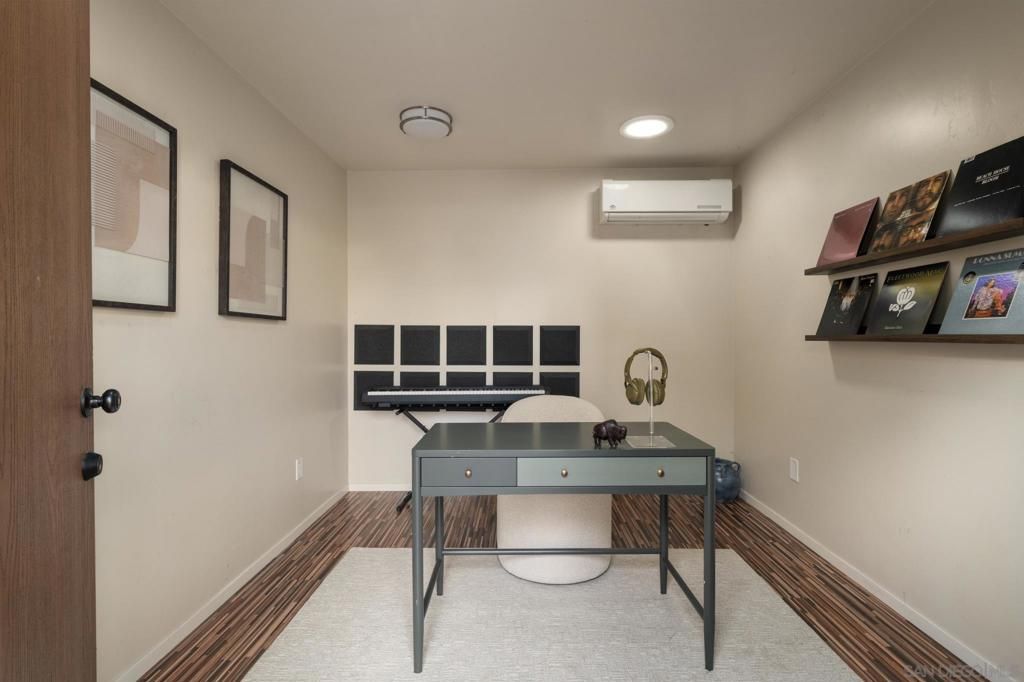 Image 27 of property listing at 3124 Laurel St, San Diego, CA 92104