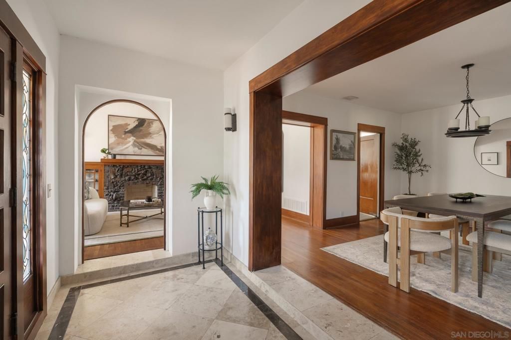 Image 3 of property listing at 3124 Laurel St, San Diego, CA 92104