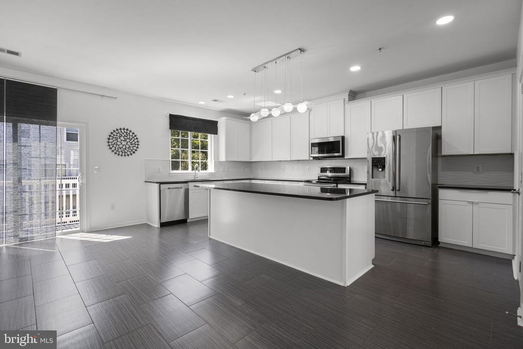 14760 MASON CREEK CIR, Woodbridge, VA 22191
