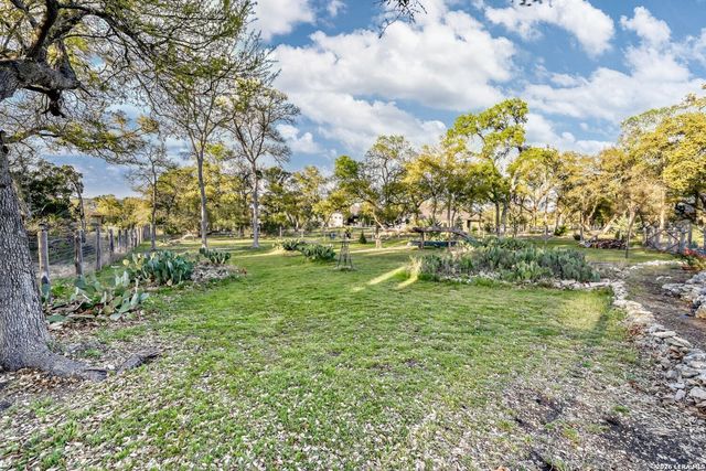 1207 Acquedotto, New Braunfels, TX 78132