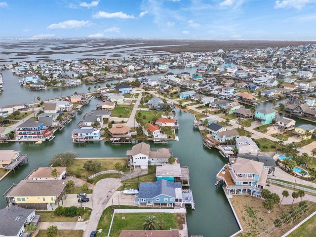 16703 Curlew Road Road, Jamaica Beach, TX 77554