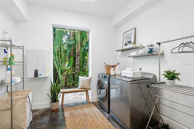 1751 HAWTHORNE STREET, Sarasota, FL 34239