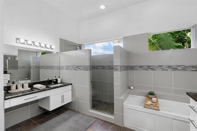 1751 HAWTHORNE STREET, Sarasota, FL 34239